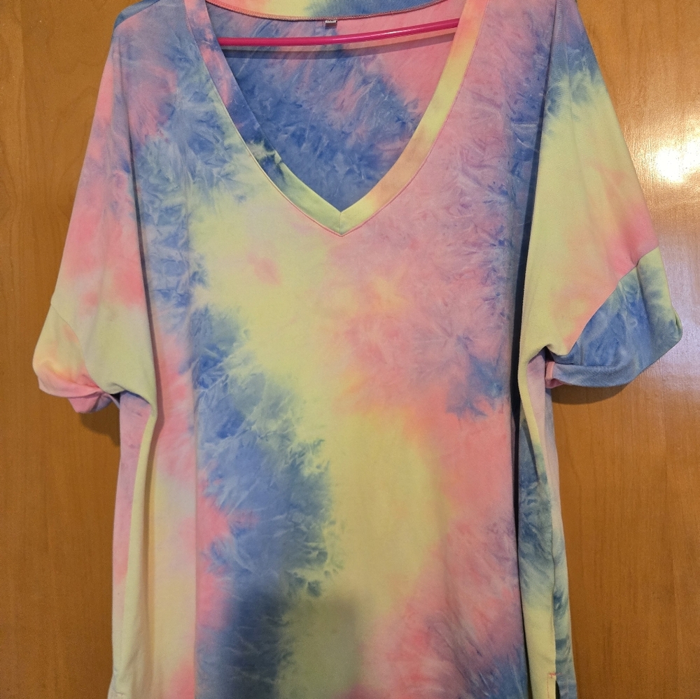 Size XL v neck tye dye shirt non branded